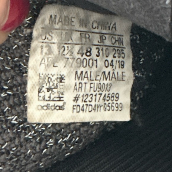 Yeezy Boost 350 V2 black Static Sneakers - Picture 7 of 11